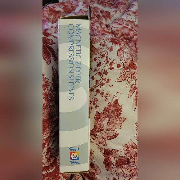 Trend Vision Magnetic Zipper Compression Sleeves - Picture 6 of 7